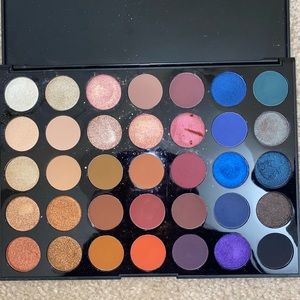 Stunning vibes morphs eyeshadow palette